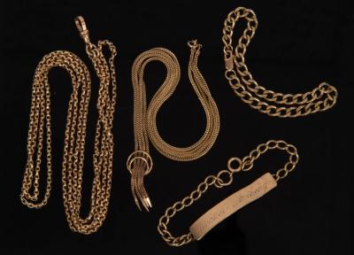 A 9ct yellow gold herringbone
