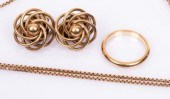 A 9ct yellow gold wedding band