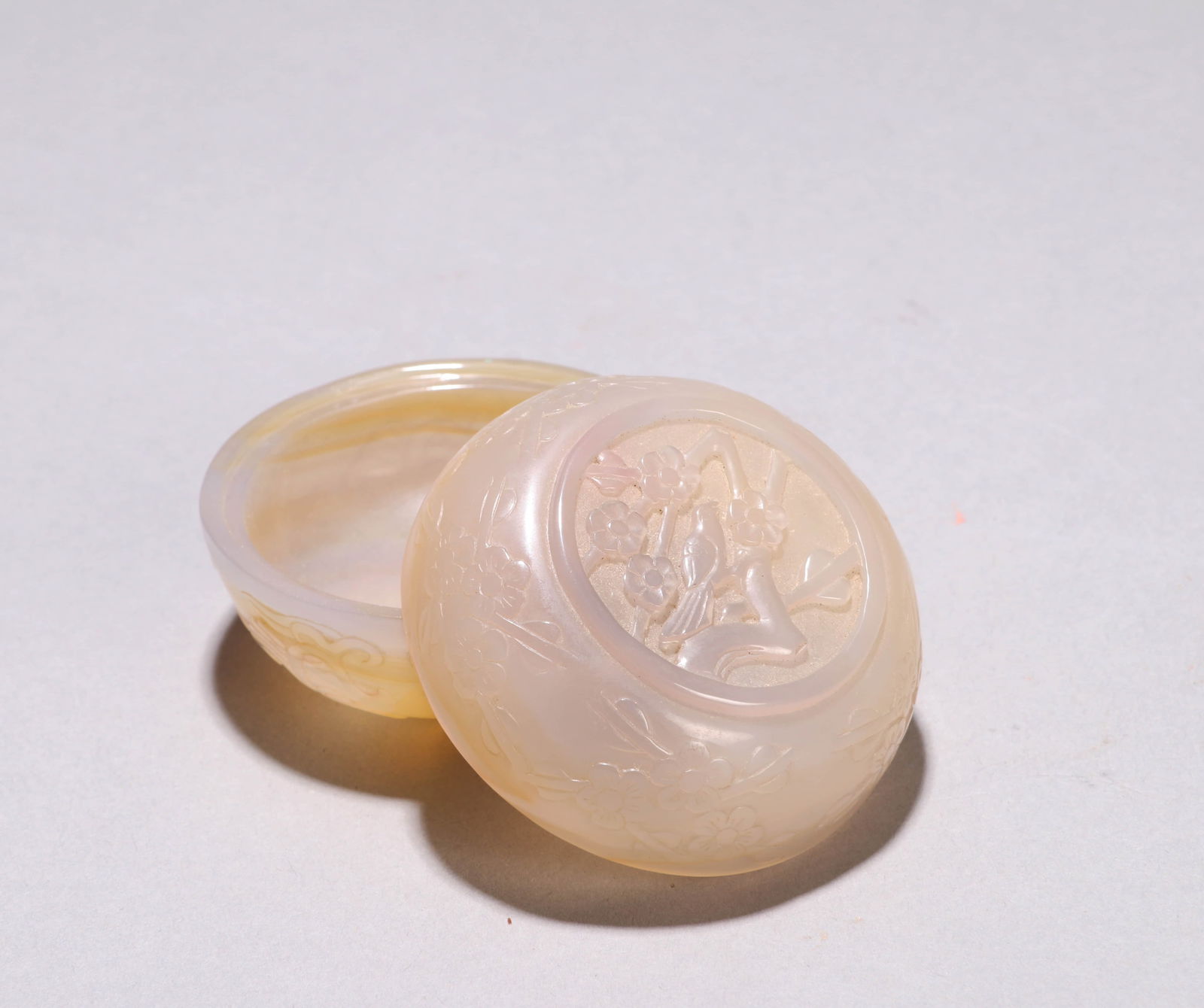 A AGATE PLUM BLOSSOM BOXA AGATE