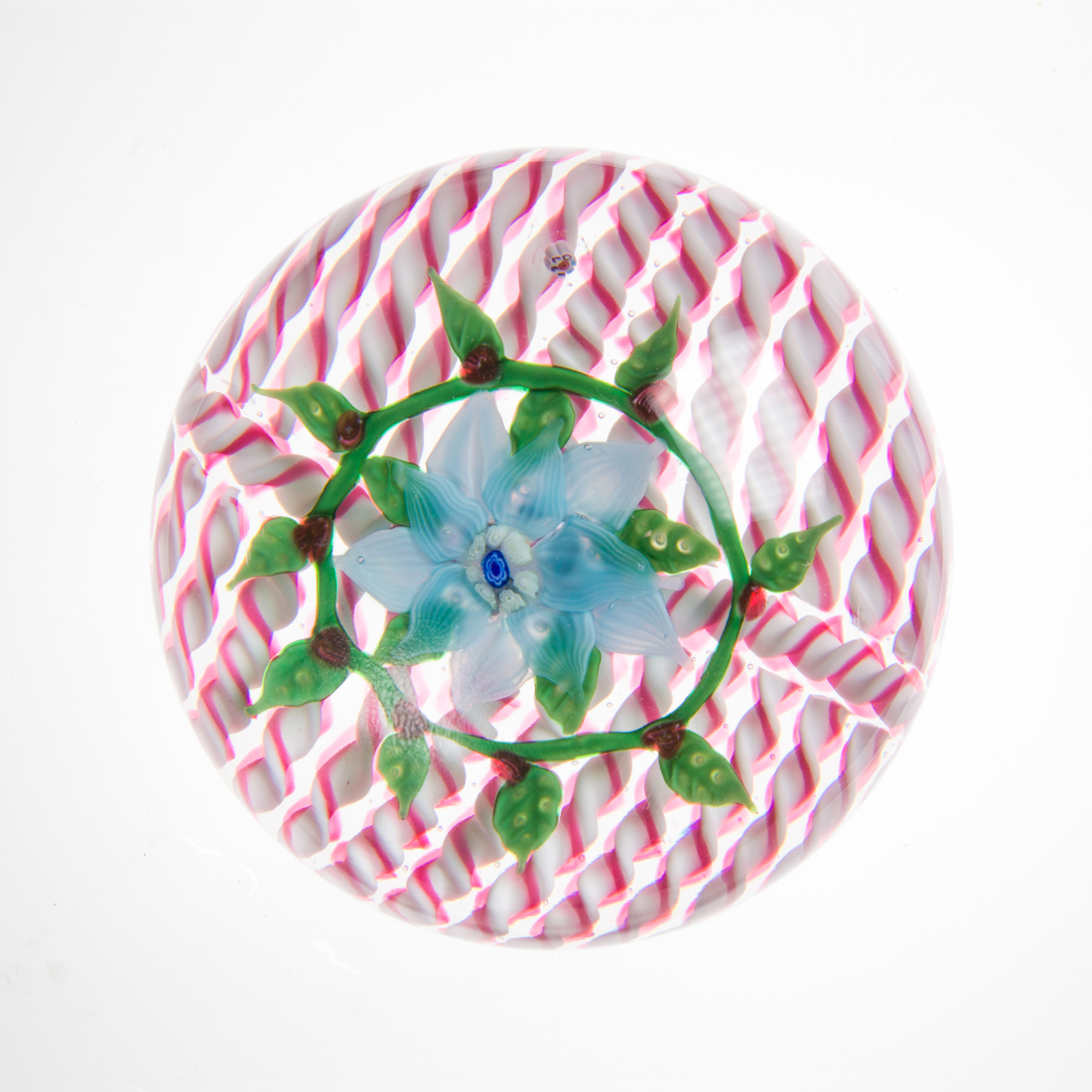 A BACCARAT GLASS PAPERWEIGHT