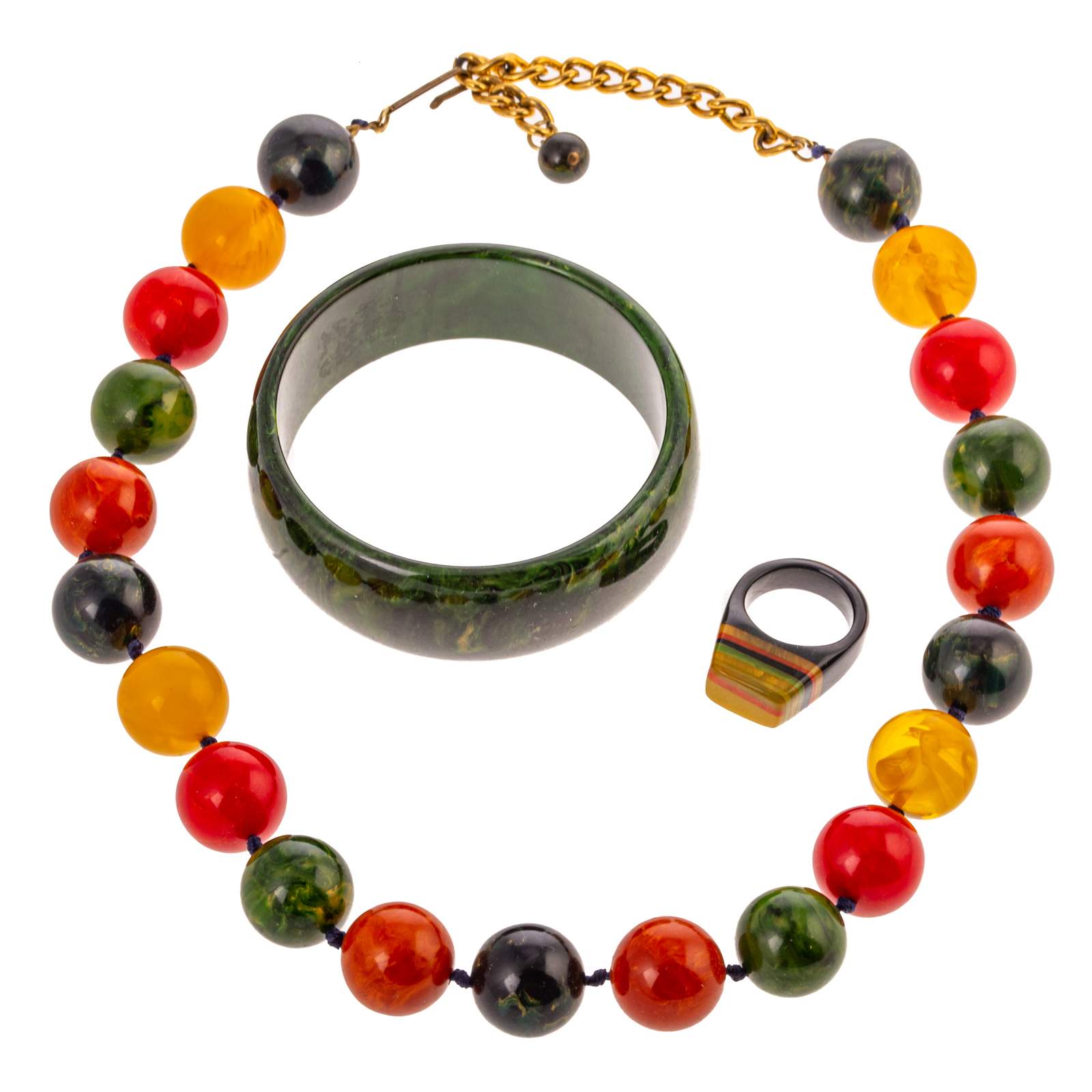 A BAKELITE BEAD NECKLACE, BANGLE