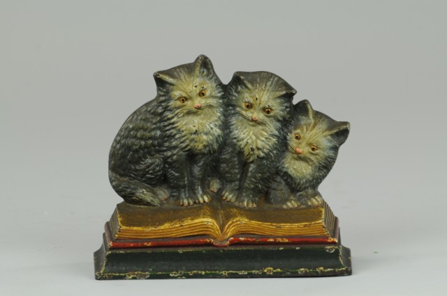 a/ B&H THREE KITTENS ON BOOK