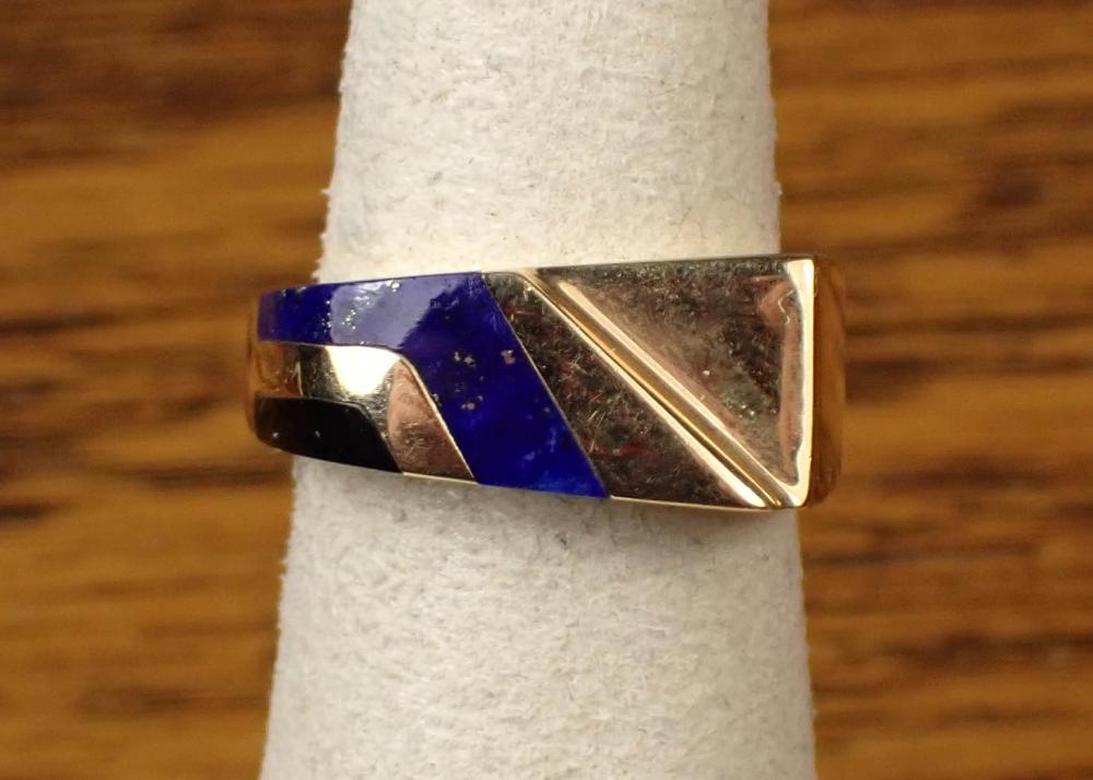 A BLACK ONYX AND BLUE LAPIS