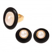 A BLACK ONYX & MABE PEARL RING
