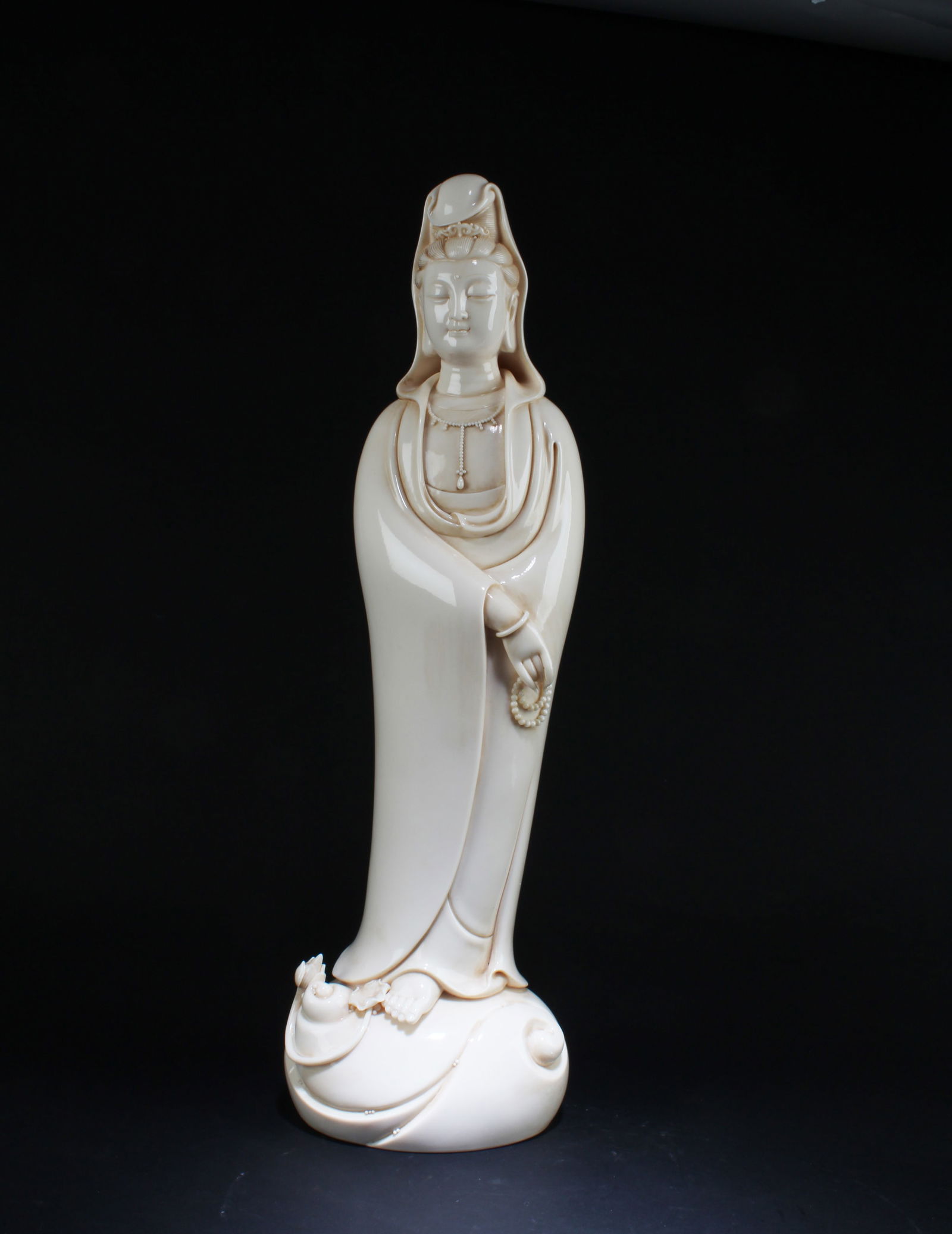 A BLANC DE CHINE STANDING GUANYIN
