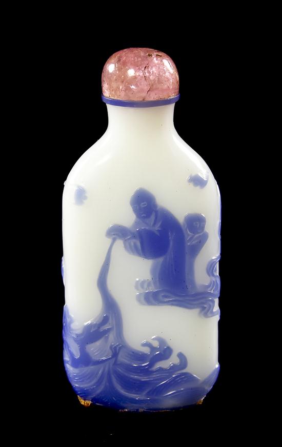 *A Blue and White Cameo Glass Snuff