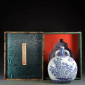 A BLUE AND WHITE 'CHRYSANTHEMU