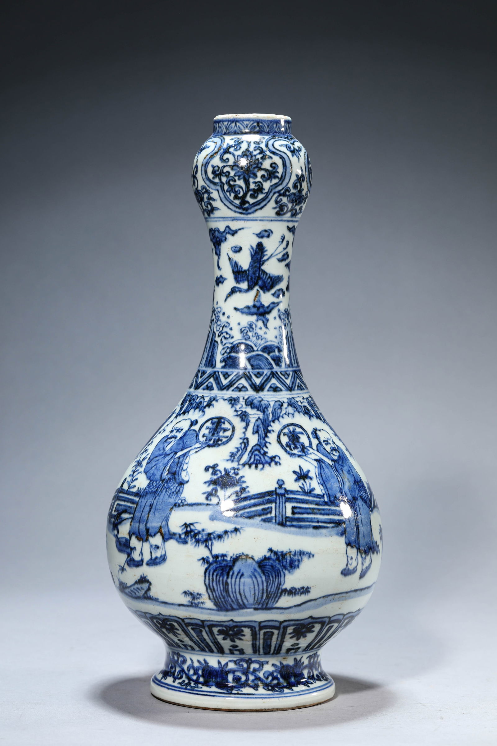 A BLUE AND WHITE 'FIGURAL' GARLIC