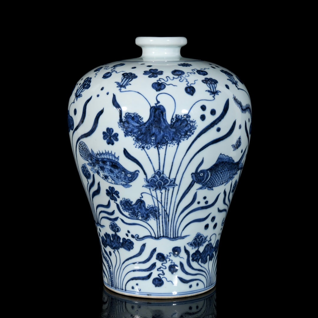 A BLUE AND WHITE 'FISH AND