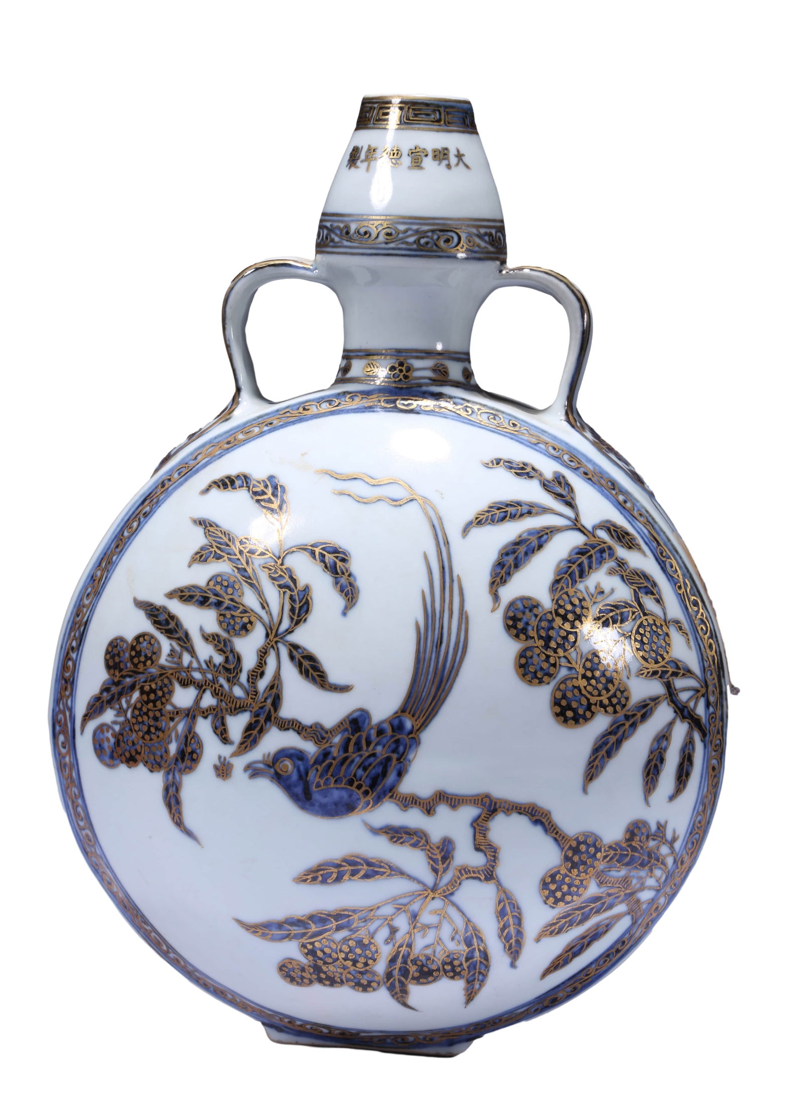 A BLUE AND WHITE GILT-DECORATED
