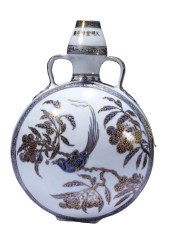 A BLUE AND WHITE GILT-DECORATE