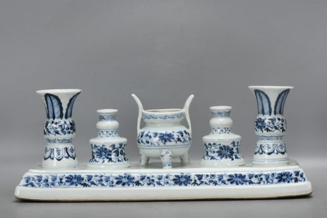 A BLUE AND WHITE 'INTERLOCKING