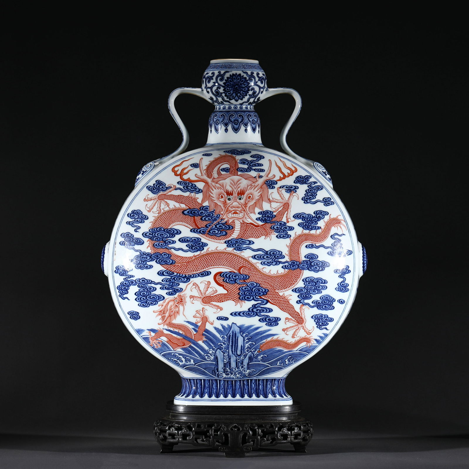 A BLUE AND WHITE IRON RED GLAZE