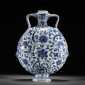 A BLUE AND WHITE PORCELAIN FLA