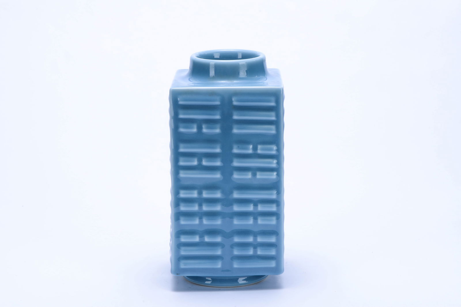 A BLUE GLAZED 'BAGUA' VASEA BLUE