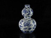 A BLUEAND WHITE DOUBLE GOURD V