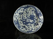 A BLUEAND WHITE 'DRAGON' PLATE