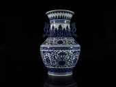 A BLUEAND WHITE 'FLOWER' VASEA
