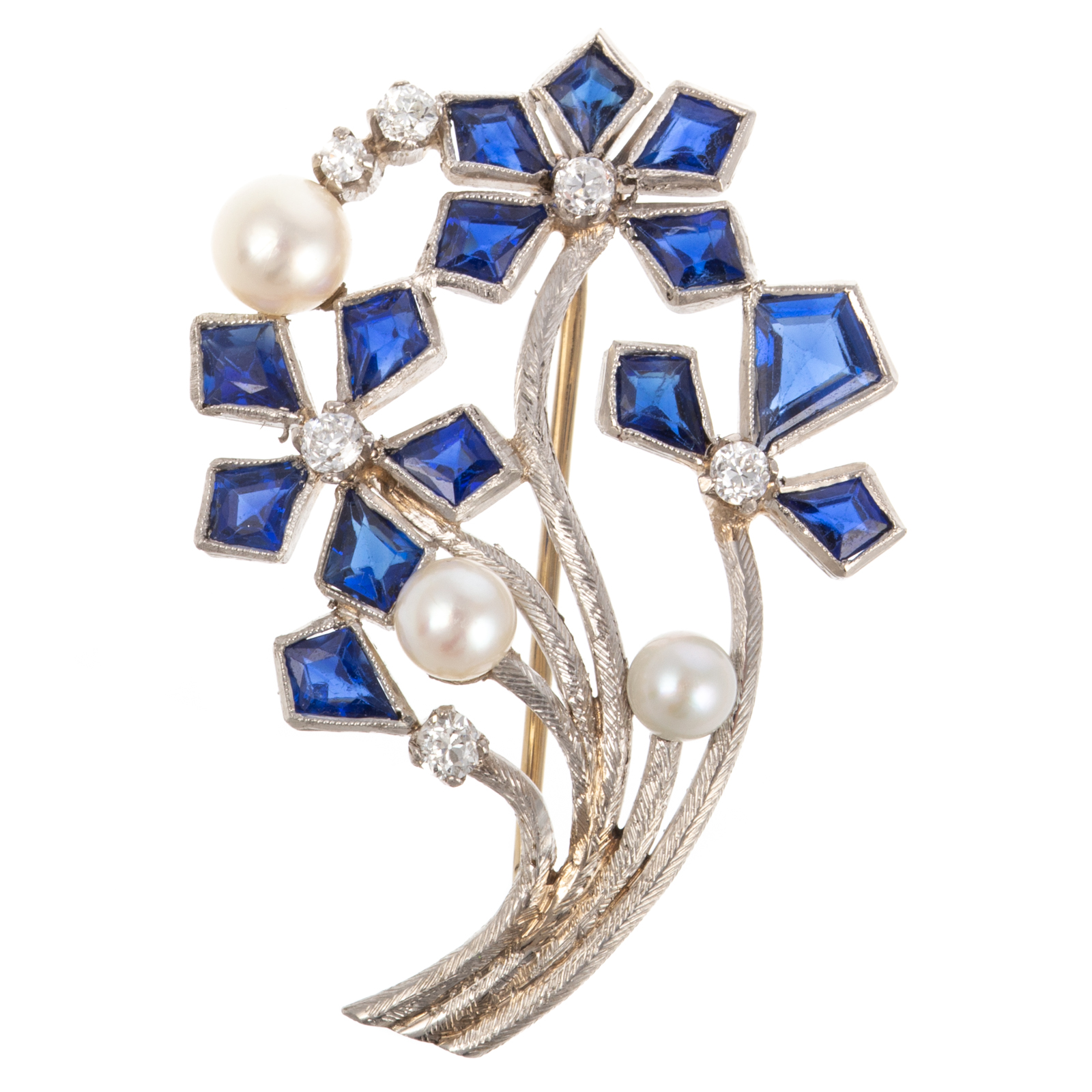 A BOUQUET OF FLOWERS BROOCH IN