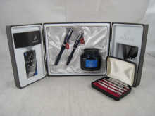 A boxed writing set by Parker