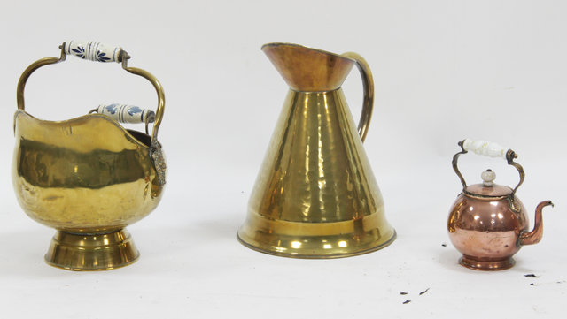 A brass gallon measure a brass coal