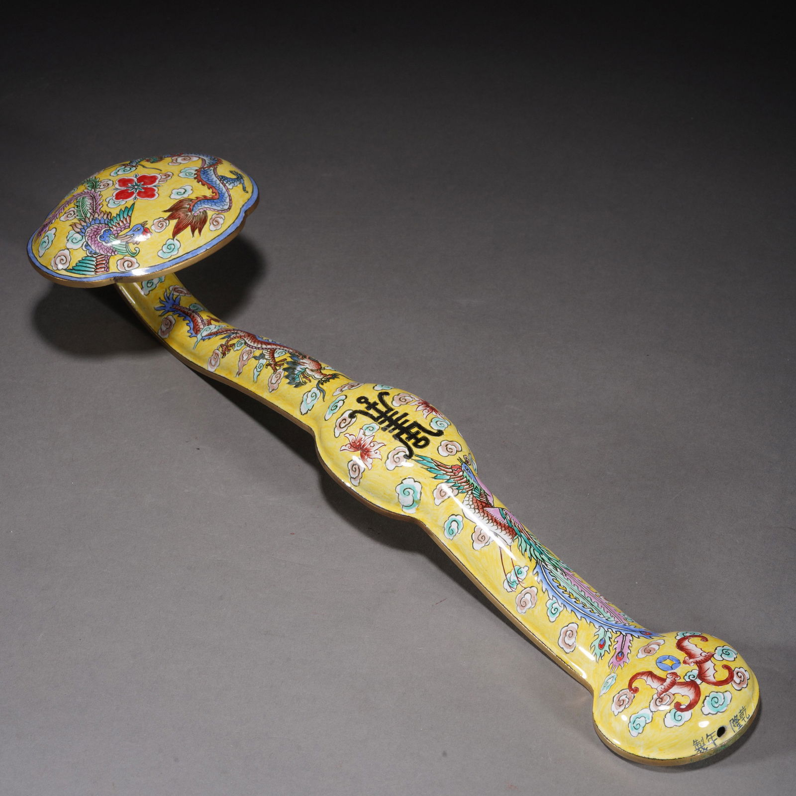 A BRONZE BODY CLOISONNE ENAMEL RUYI