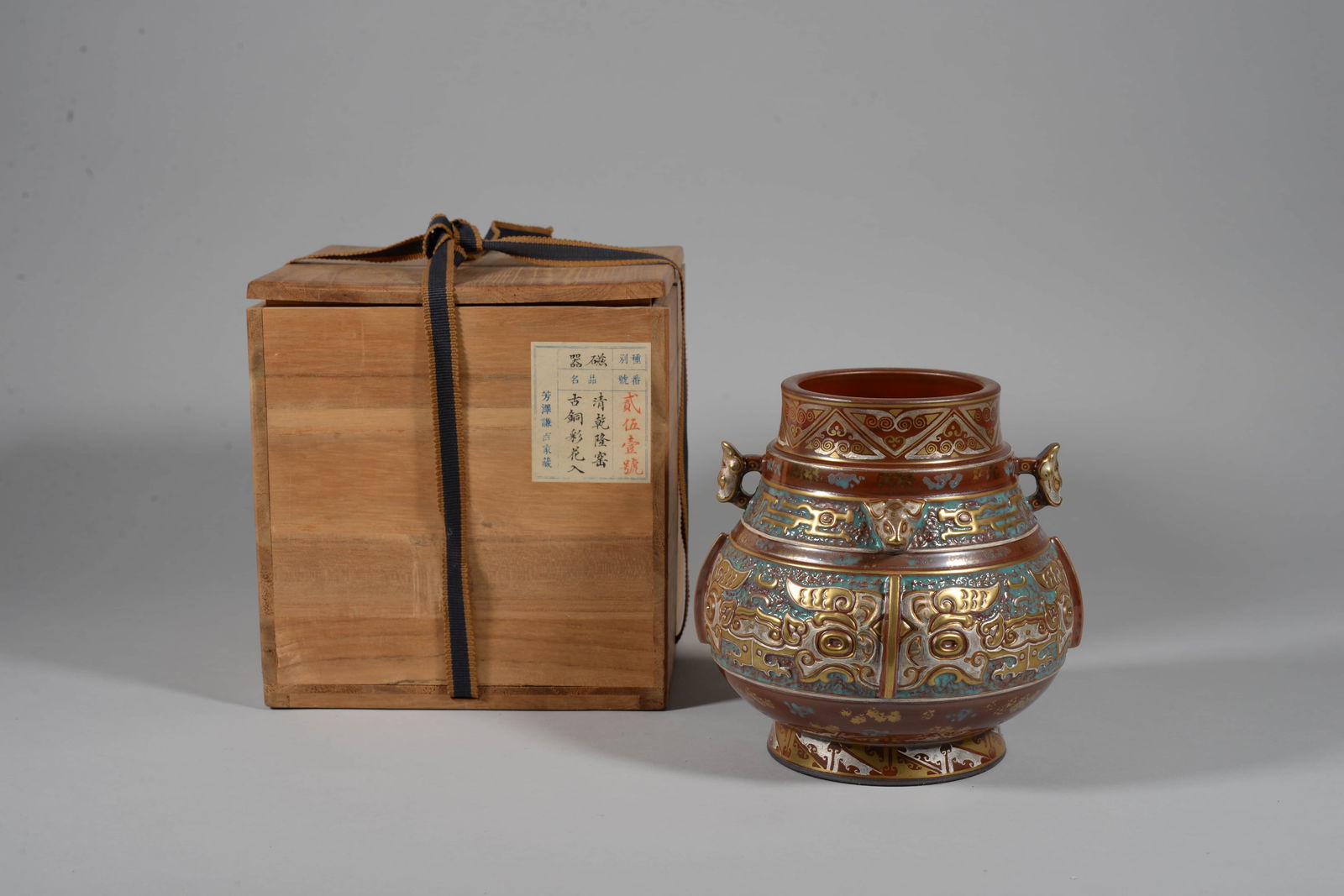A BRONZE-EFFECT GLAZE 'TAOTIE' JARA