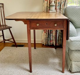 A ca. 1800 antique Hepplewhite