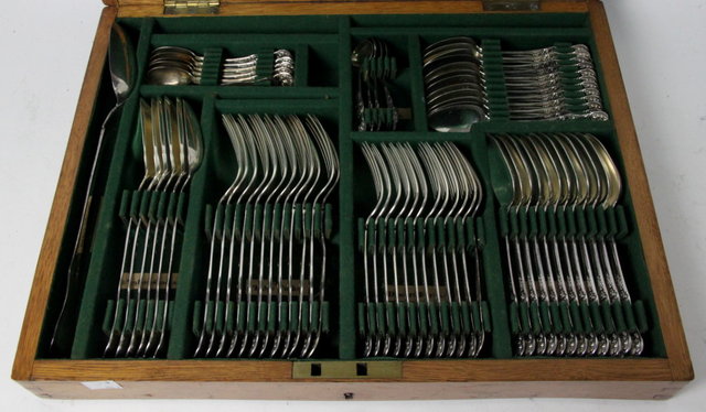 A canteen of flat back Queen's