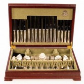 A canteen of silver bead patte