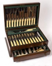 A canteen of silver plated cut