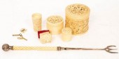 A Cantonese carved ivory box,