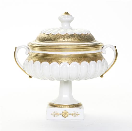 A Capodimonte Porcelain Urn of