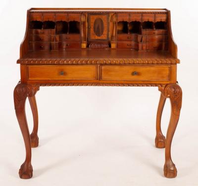 A Carlton House type writing desk