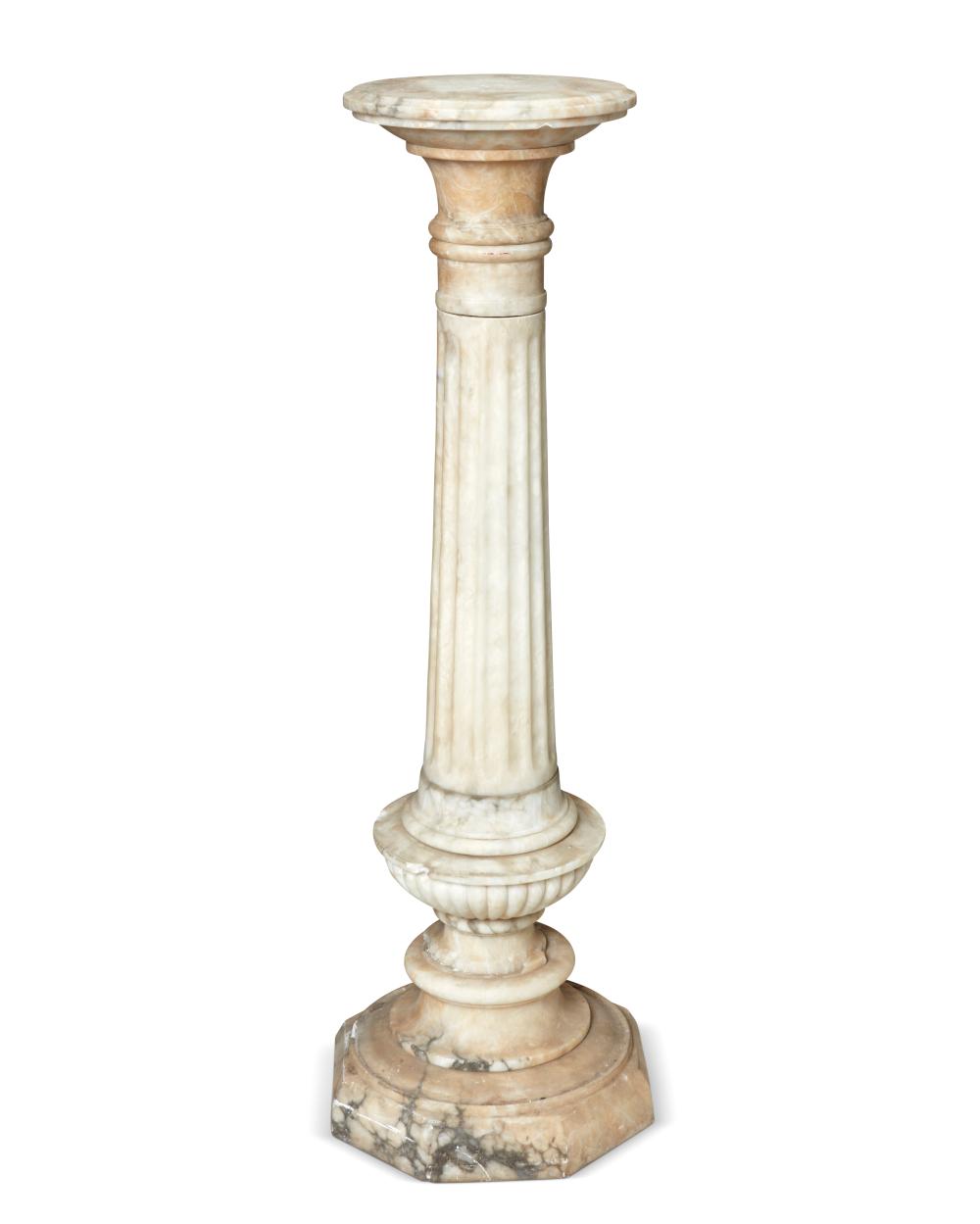 A CARRERA MARBLE PEDESTALA