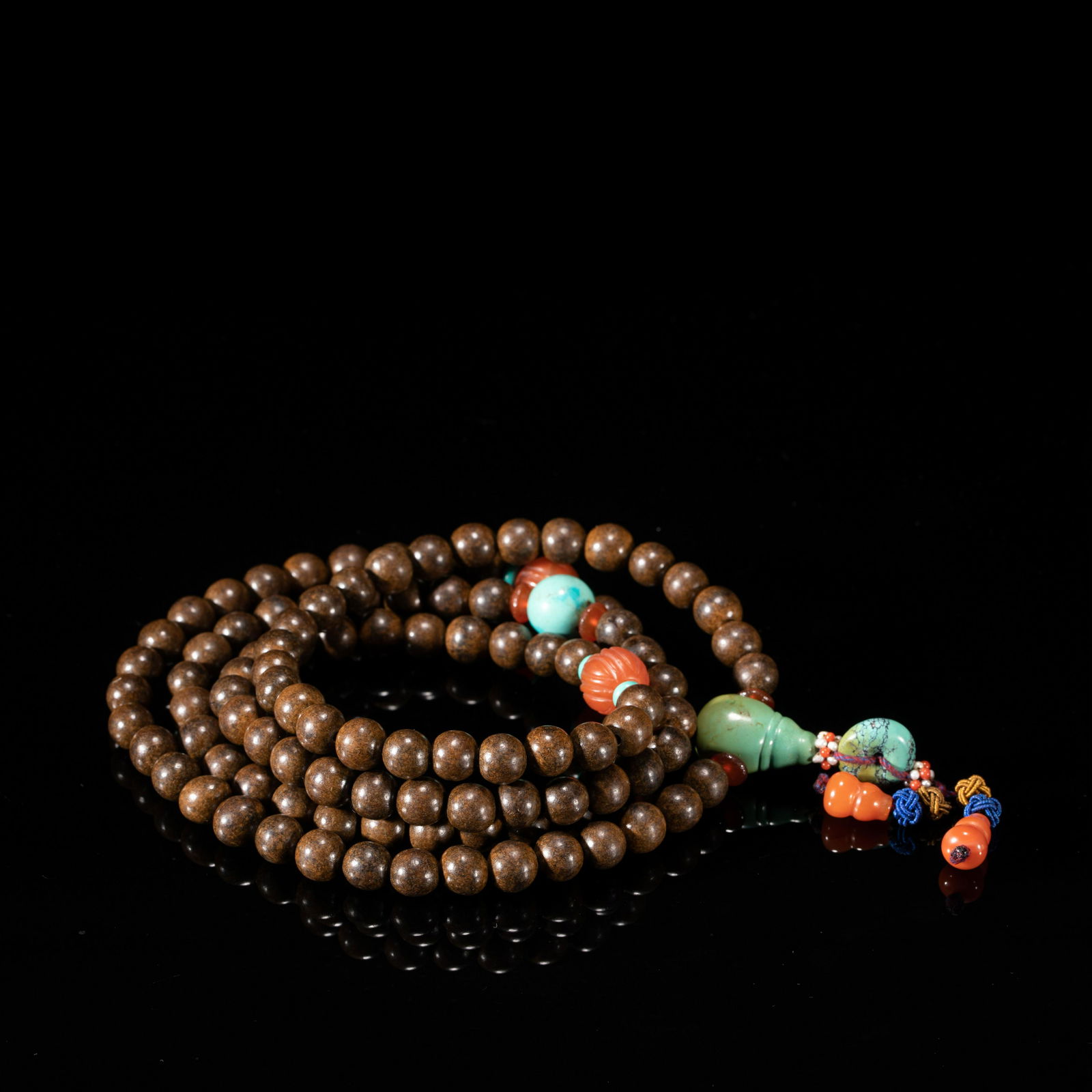 A CARVED ALOESWOOD BEADS ROSARYA