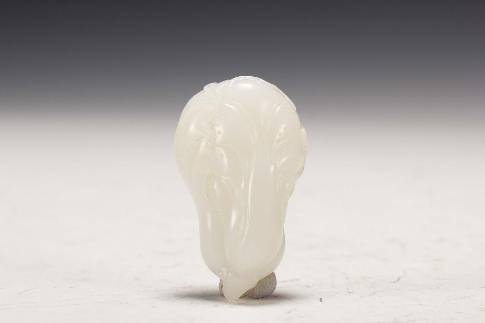 A CARVED CHINESE CABBAGE HAND