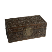 A CARVED DRAGONS WOODEN BOX<br