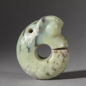 A CARVED JADE DRAGON PENDANT<b