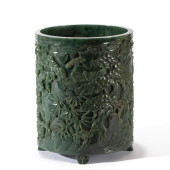A CARVED SPINACH GREEN JADE BR