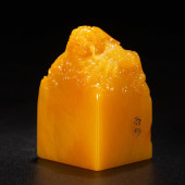 A CARVED TIANHUANG DRAGON SEAL