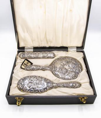 A cased set of silver dressing