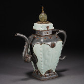 A CELADON GLAZE PORCELAIN EWER