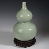 A CELADON GLAZE PORCELAIN GOUR
