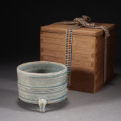 A CELADON GLAZE PORCELAIN TRIP