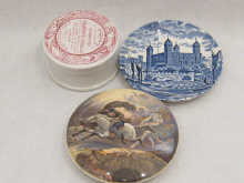 A ceramic pot lid illustrating