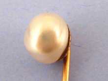 A certificated natural pearl