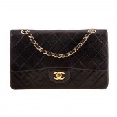 A CHANEL MEDIUM CLASSIC DOUBLE