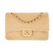 A CHANEL MEDIUM CLASSIC DOUBLE