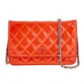 A CHANEL WALLET ON CHAIN A Cor